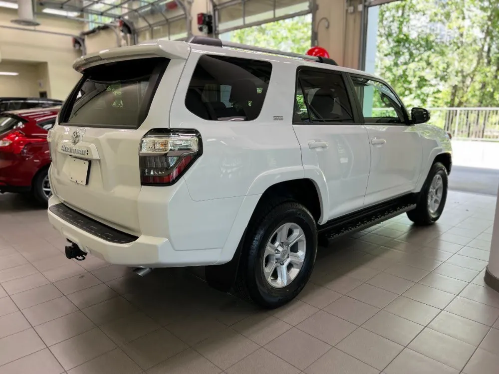 2022 Toyota 4Runner SR5 Super White 4